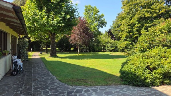 casa indipendente in vendita ad Arezzo in zona Chiassa-Tregozzano