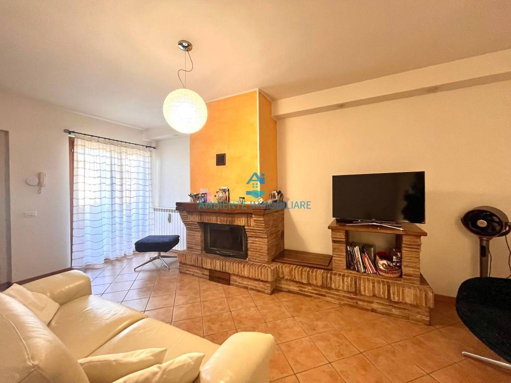 casa indipendente in vendita ad Arezzo in zona Chiassa-Tregozzano