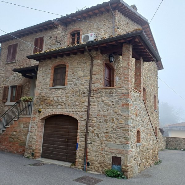 casale in vendita ad Arezzo in zona Quarata
