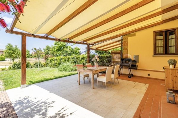 appartamento in vendita ad Arezzo in zona Frassineto