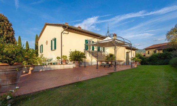 casale in vendita ad Arezzo in zona Centro Città