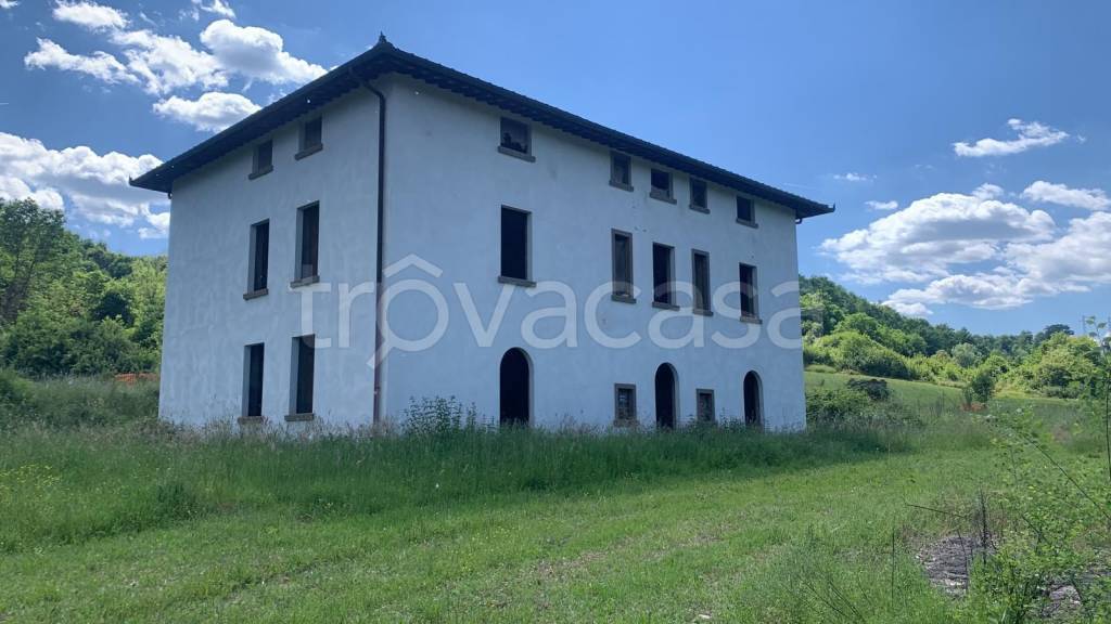 casa indipendente in vendita ad Arezzo in zona Mugliano