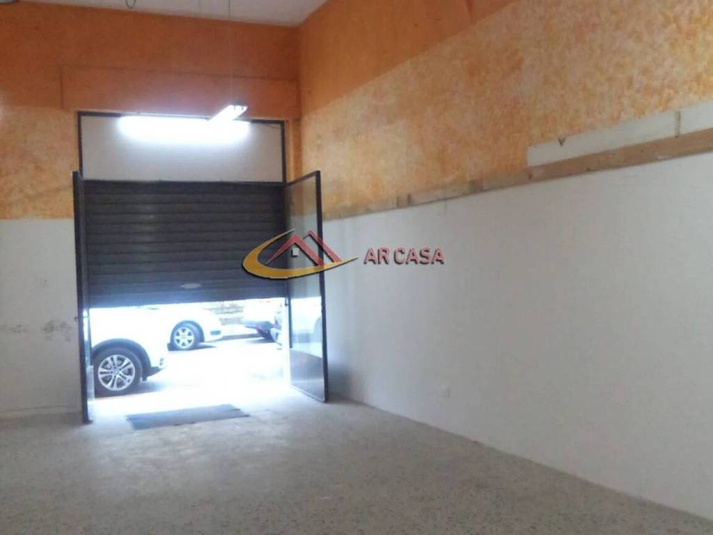 negozio in vendita ad Arezzo in zona Vittorio Veneto