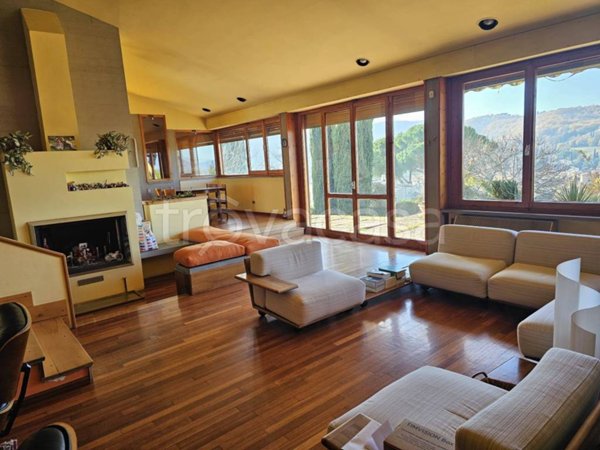 casa indipendente in vendita ad Arezzo in zona Staggiano