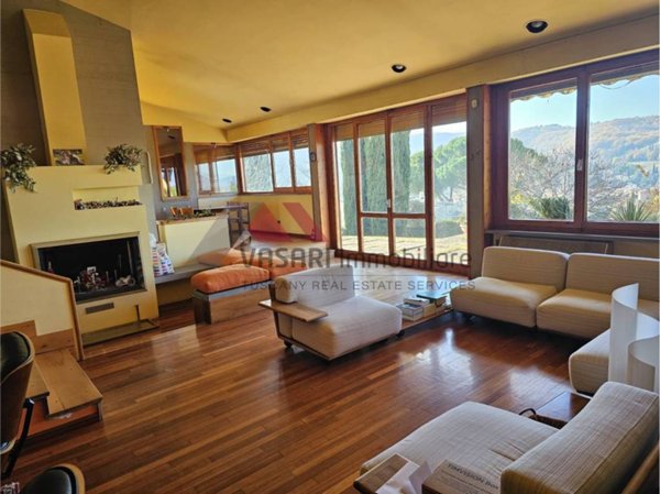 casa indipendente in vendita ad Arezzo in zona Staggiano