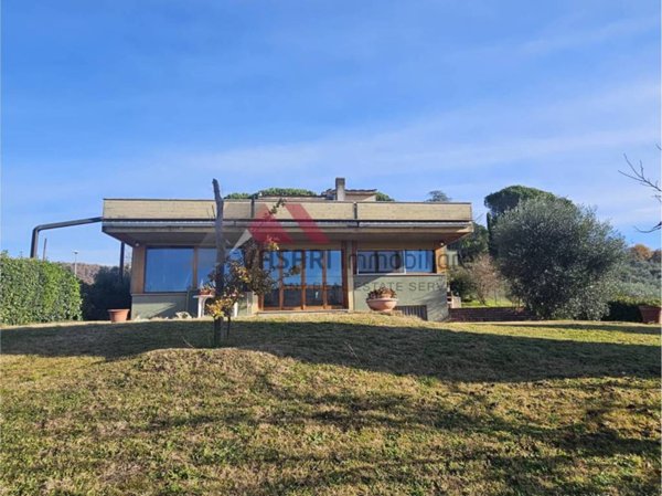 casa indipendente in vendita ad Arezzo in zona Staggiano