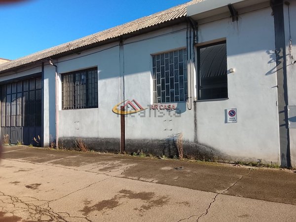 capannone in vendita ad Arezzo in zona Pescaiola