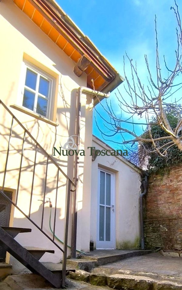 casa indipendente in vendita ad Arezzo in zona Centro Città