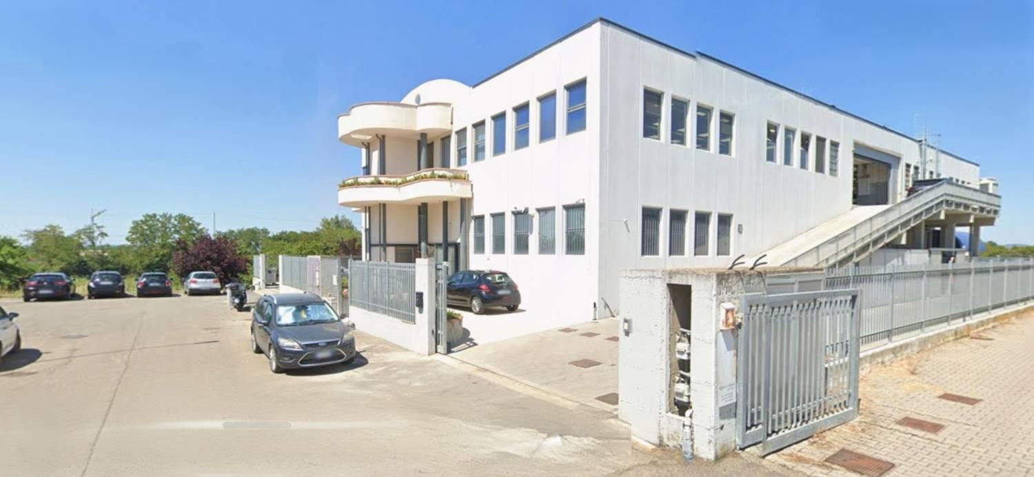 locale di sgombero in vendita ad Arezzo in zona Rigutino