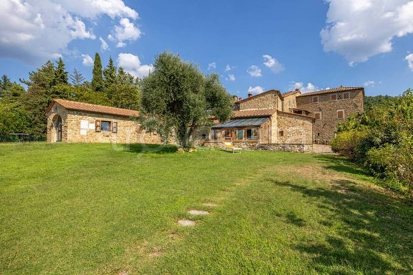 casa indipendente in vendita ad Arezzo in zona Palazzo del Pero
