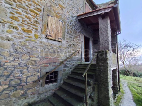 casa indipendente in vendita ad Arezzo in zona Palazzo del Pero