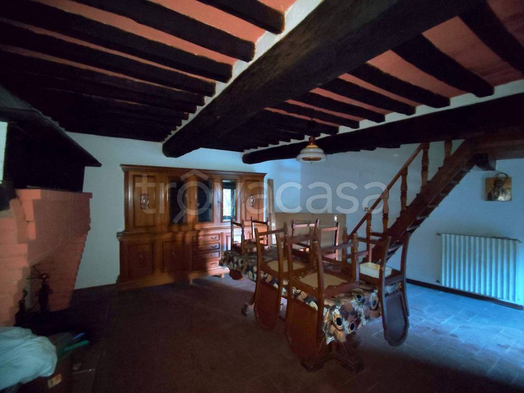 casa indipendente in vendita ad Arezzo in zona Palazzo del Pero