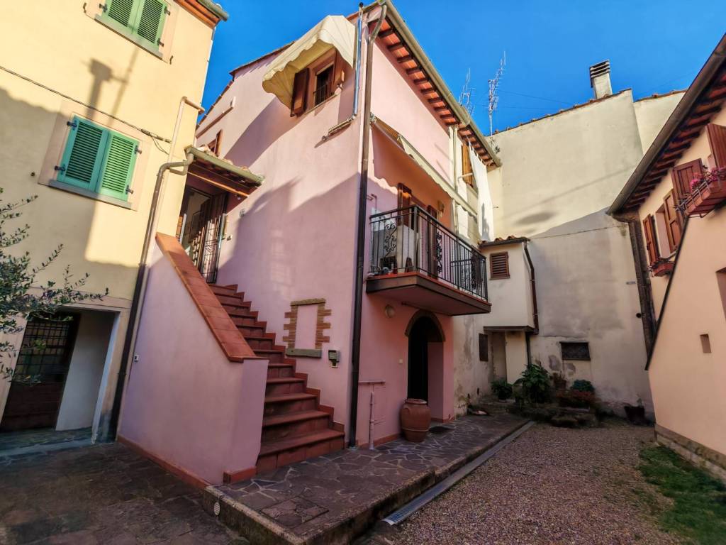 casa indipendente in vendita ad Arezzo