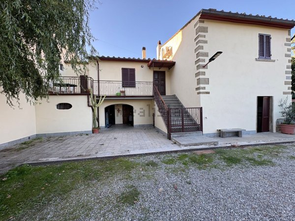 casa semindipendente in vendita ad Arezzo in zona Ceciliano