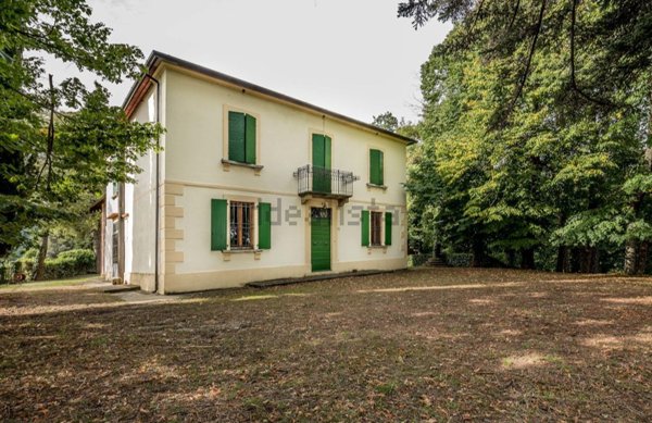 casa indipendente in vendita ad Arezzo in zona Staggiano
