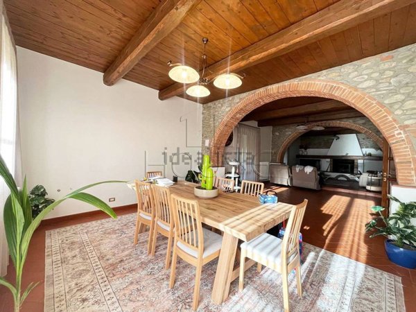 casa indipendente in vendita ad Arezzo in zona Campoluci