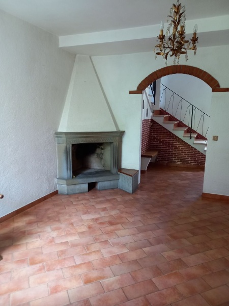 casa indipendente in vendita ad Arezzo in zona Quarata