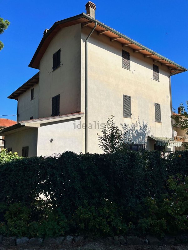 casa indipendente in vendita ad Arezzo in zona Rigutino