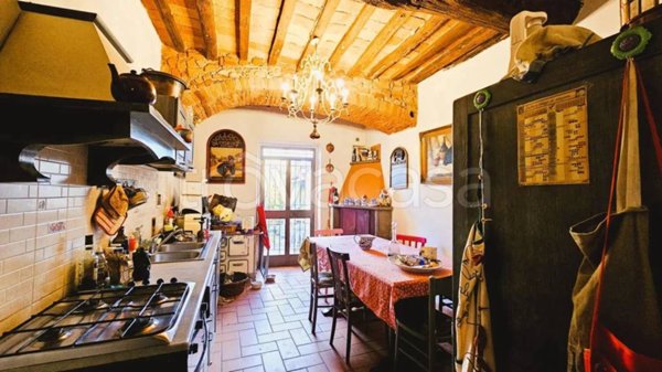 casa indipendente in vendita ad Arezzo in zona Centro Città