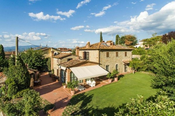 casa indipendente in vendita ad Arezzo in zona Agazzi