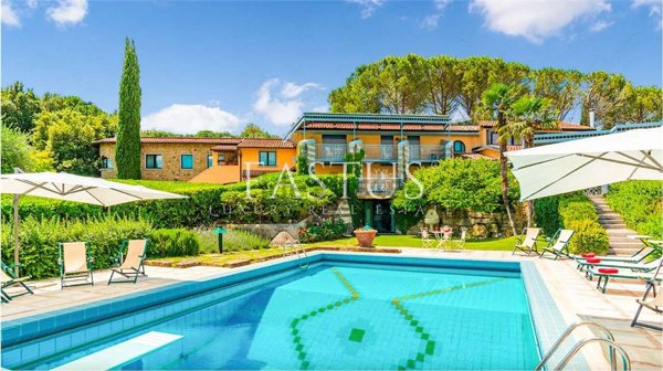 casa indipendente in vendita ad Arezzo in zona Fiorentina