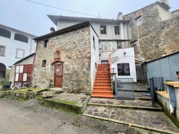 casa indipendente in vendita ad Arezzo in zona Rigutino