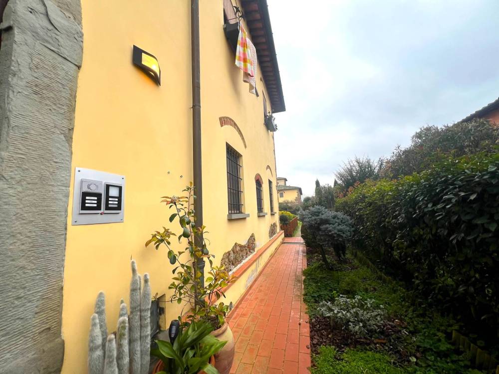 appartamento in vendita ad Arezzo in zona Frassineto