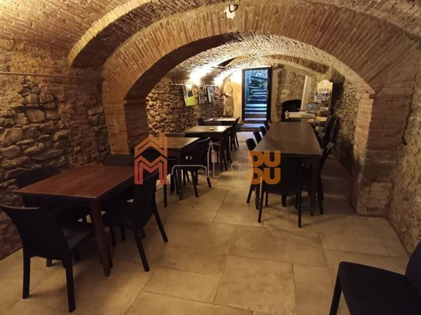 negozio in vendita ad Arezzo in zona Centro Città