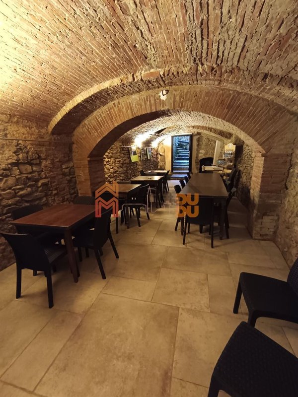 negozio in vendita ad Arezzo in zona Centro Città