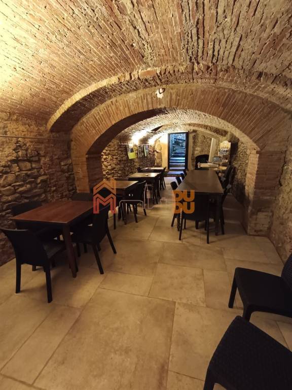 negozio in vendita ad Arezzo in zona Centro Città