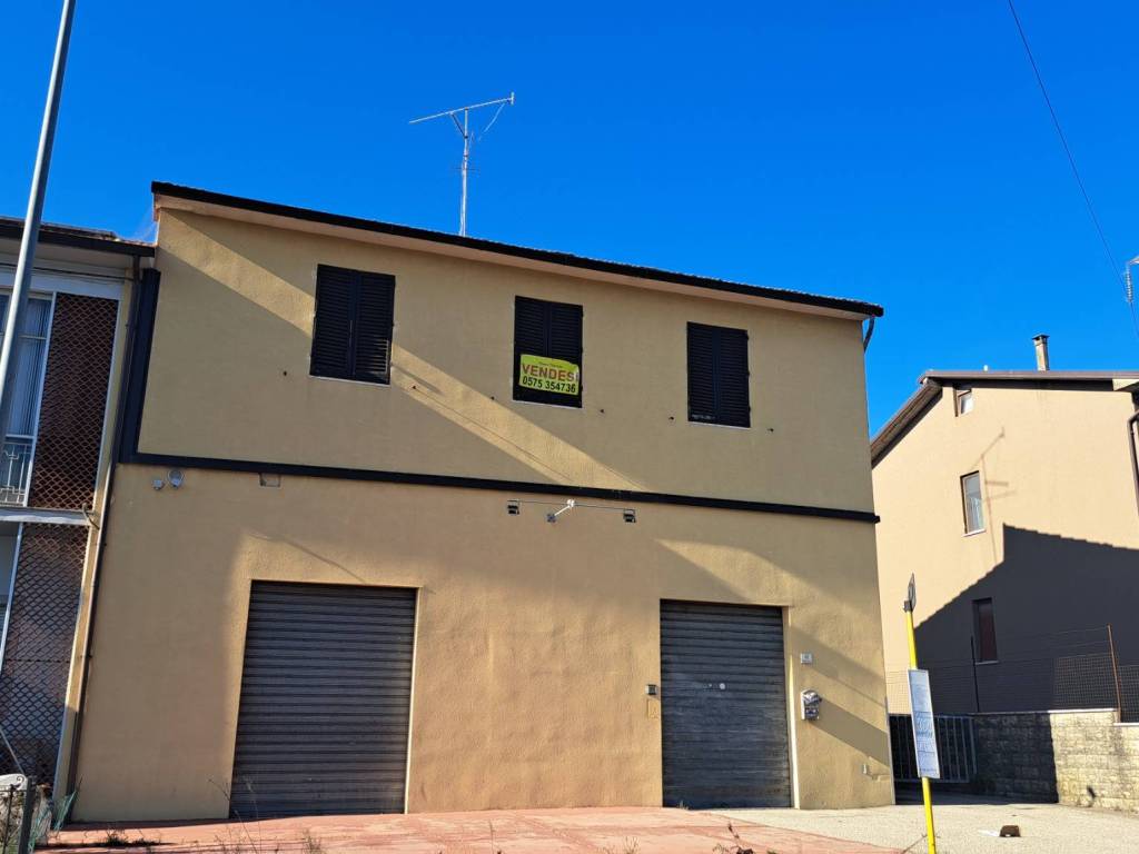 casa indipendente in vendita ad Arezzo in zona Puliciano