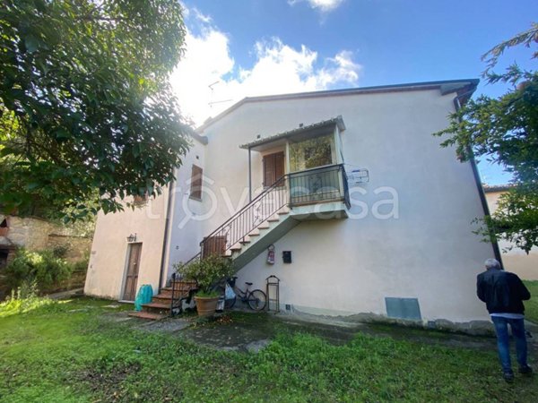 casa indipendente in vendita ad Arezzo in zona Antria