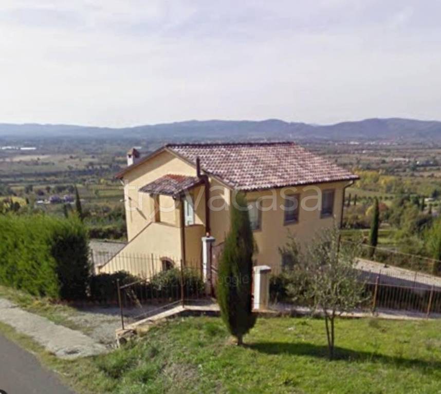 casa indipendente in vendita ad Arezzo in zona Puliciano