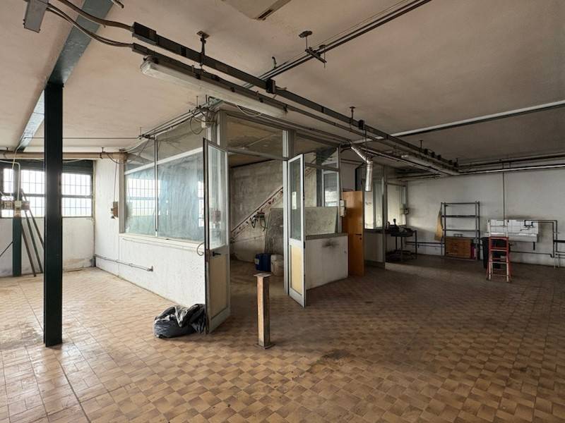 locale commerciale in vendita ad Arezzo in zona Fiorentina