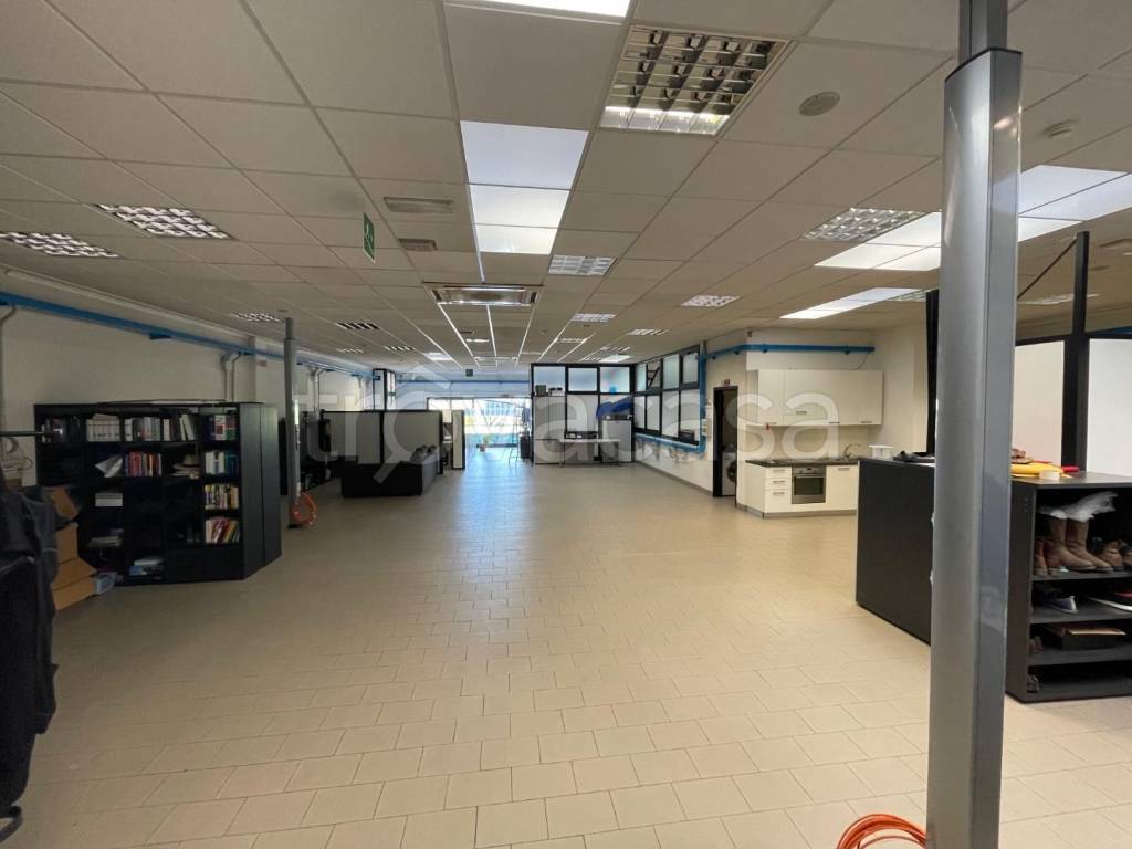 locale commerciale in vendita ad Arezzo