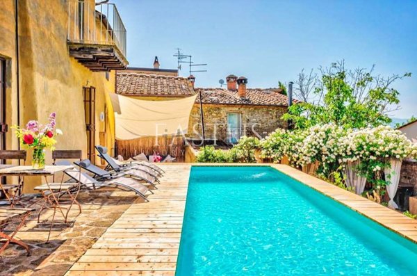 casale in vendita ad Arezzo in zona Ponte Alla Chiassa