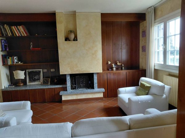 casa indipendente in vendita ad Arezzo in zona Chiassa-Tregozzano