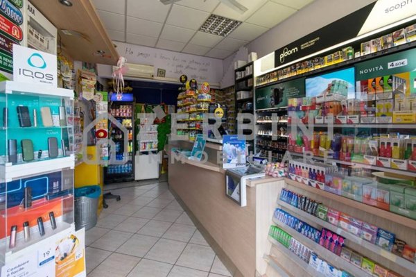 negozio in vendita ad Arezzo in zona Centro Città