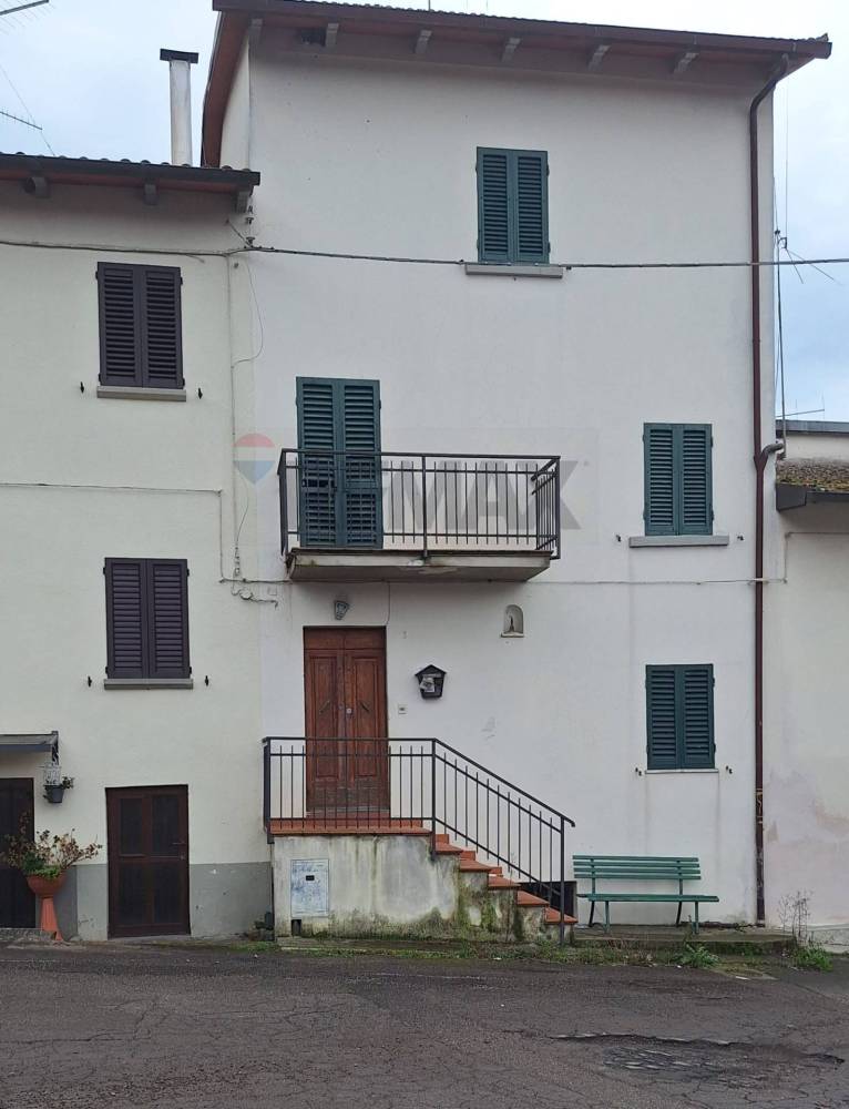 casa indipendente in vendita ad Arezzo in zona Antria