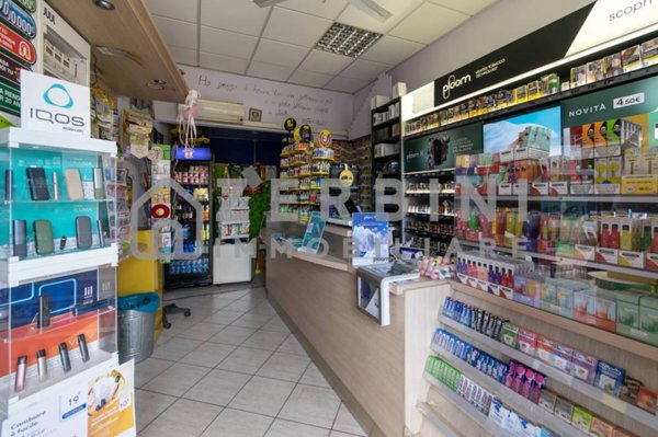 negozio in vendita ad Arezzo in zona Centro Città