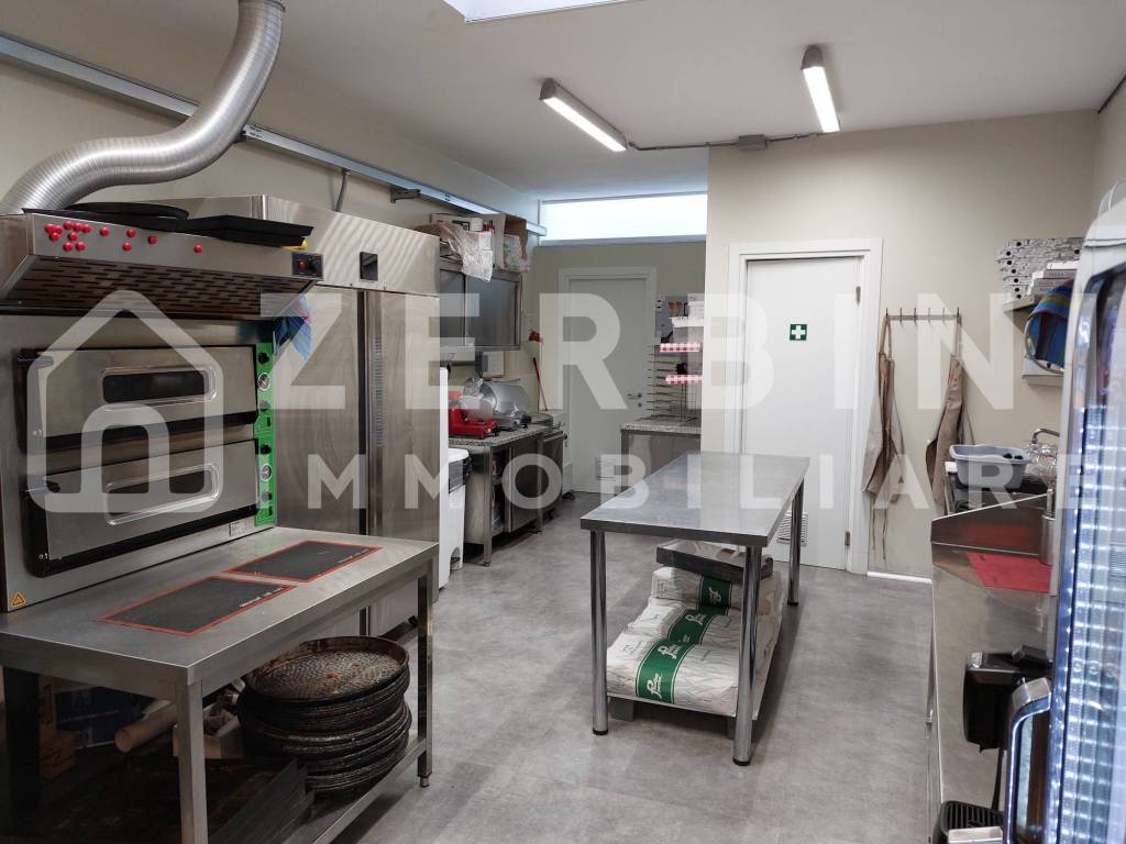 negozio in vendita ad Arezzo in zona Centro Città