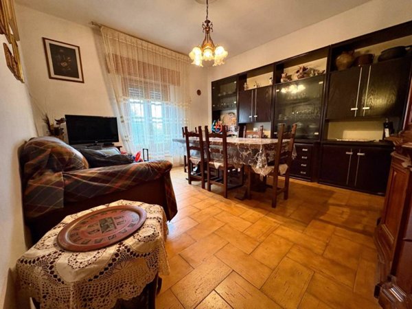 casa indipendente in vendita ad Arezzo in zona Antria