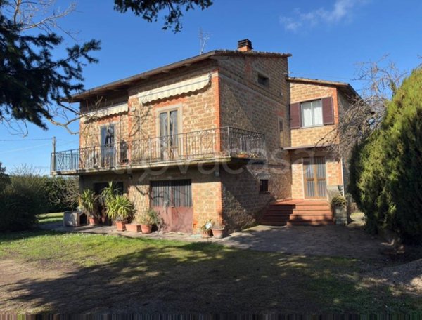 casa indipendente in vendita ad Arezzo in zona Antria