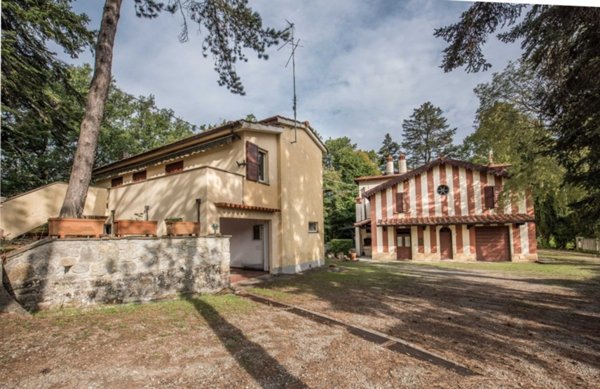 casa indipendente in vendita ad Arezzo in zona Palazzo del Pero