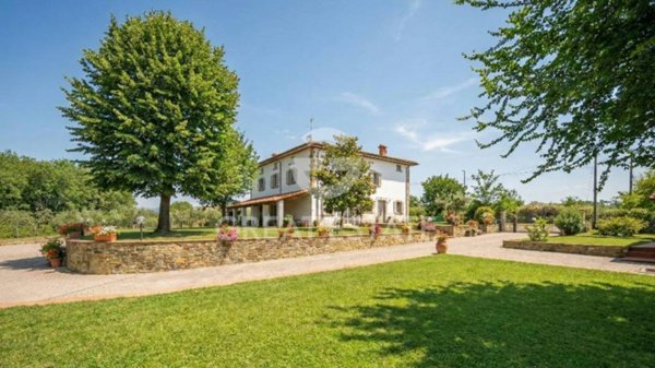 casa indipendente in vendita ad Arezzo in zona Quarata