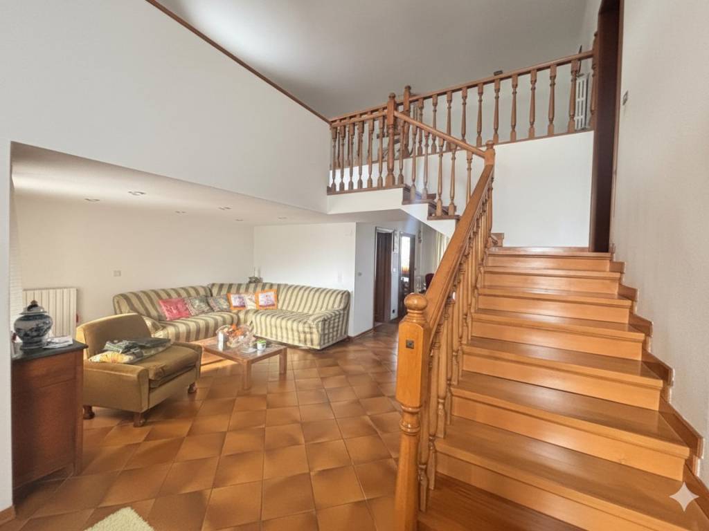 casa indipendente in vendita ad Arezzo in zona Puglia