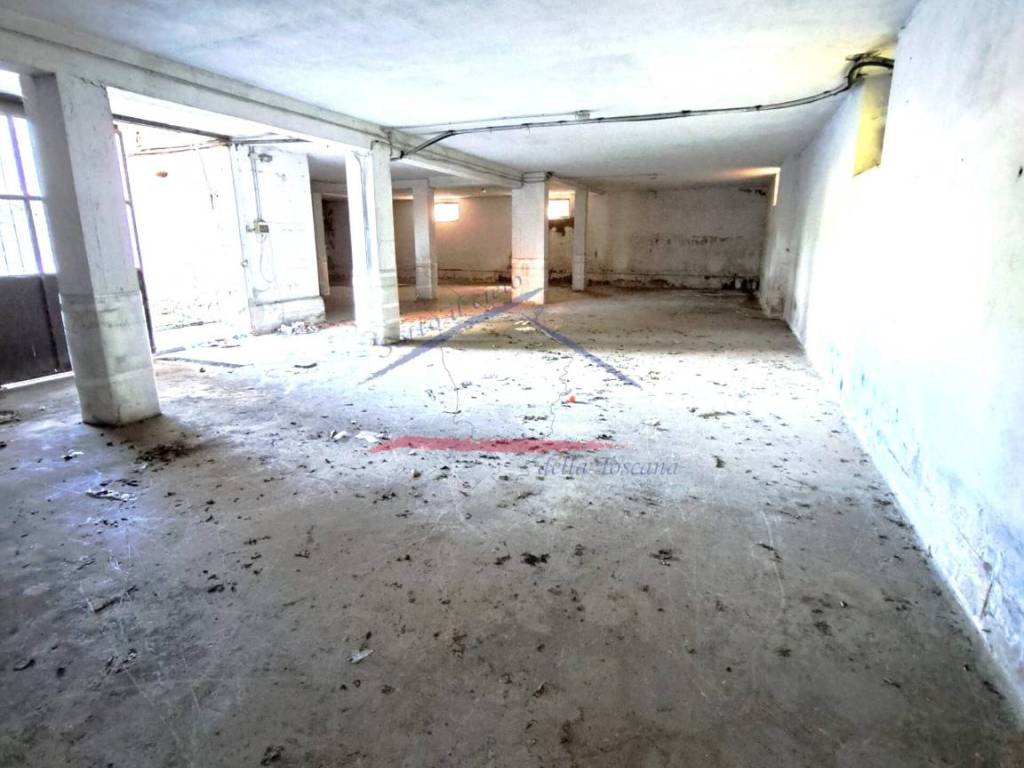 locale commerciale in vendita ad Arezzo