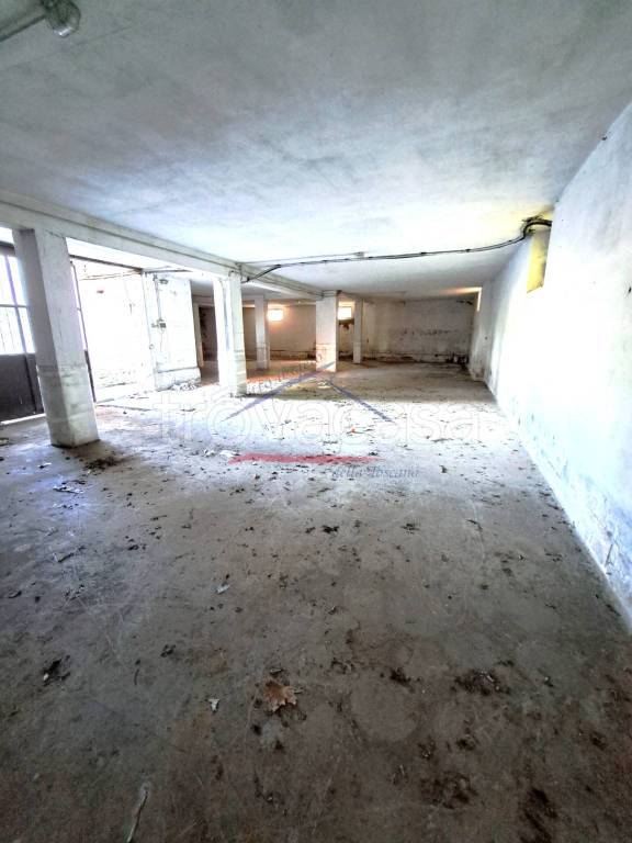 locale commerciale in vendita ad Arezzo