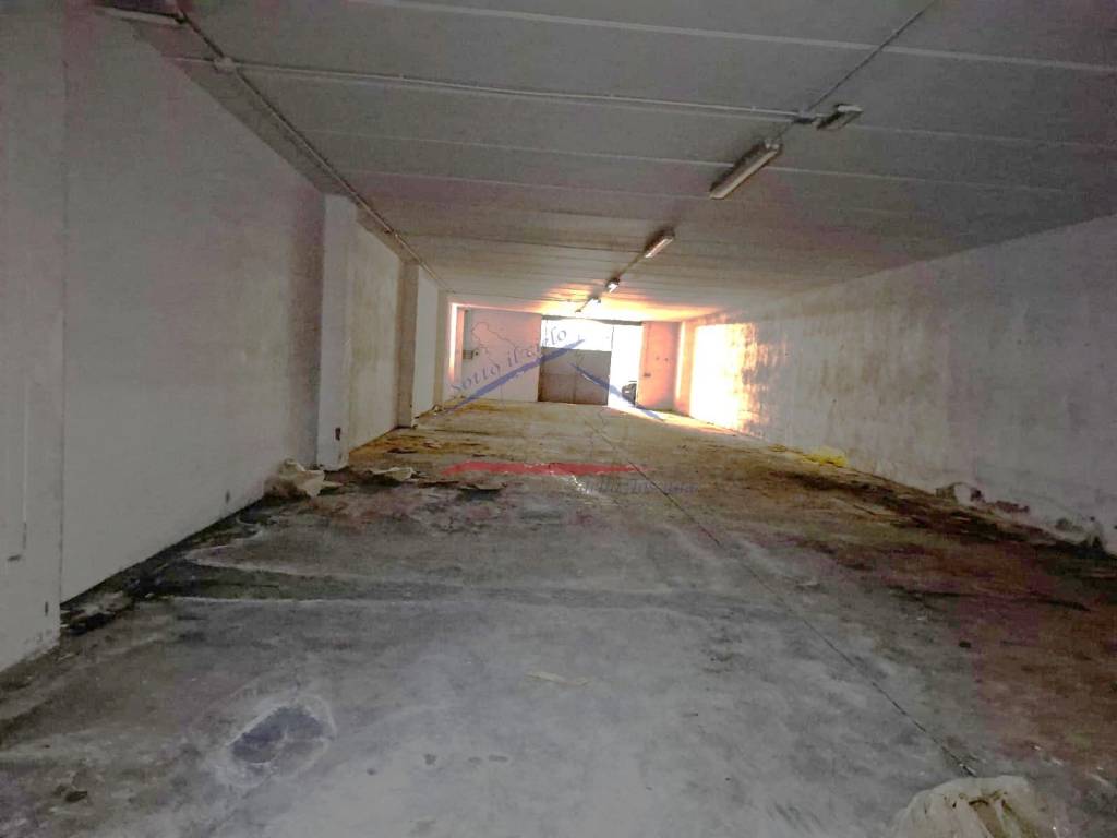 locale commerciale in vendita ad Arezzo in zona Fiorentina