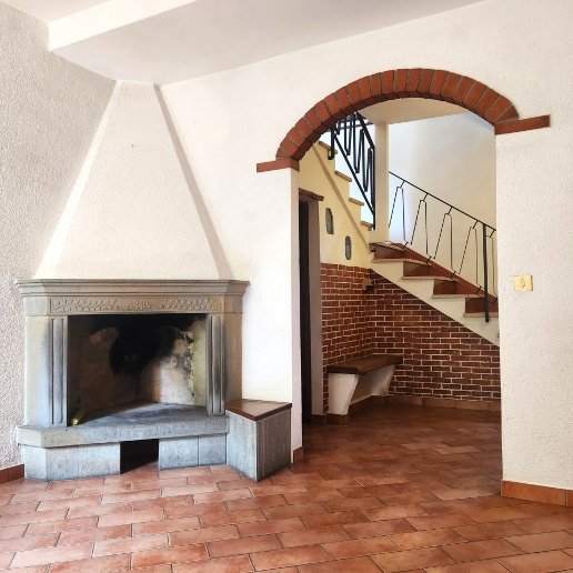 casa indipendente in vendita ad Arezzo in zona Quarata